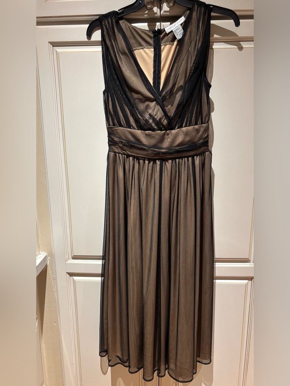vintage Newport News black & tan mesh midi dress featuring classic V-neck size 4